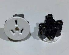 *Parmco Side Plug Socket 10A 3 Pin 38mm Round